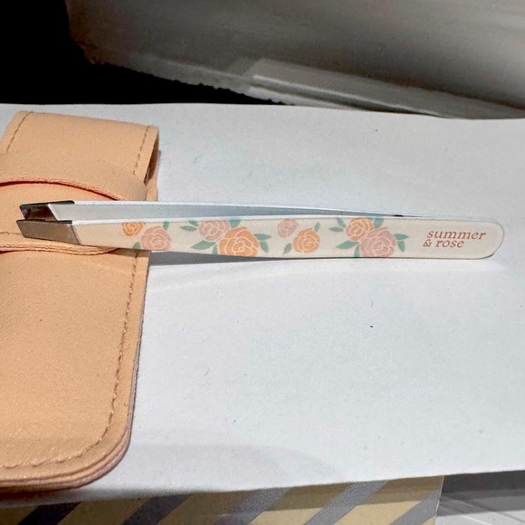 🌸✨ Summer & Rose Tweezer with Carrying Case – Pretty & Precise! ✨🌸 - Picture 1 of 16